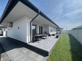 Friss, ropogós - új családi ház eladó, gépesítve, extrákkal, garázzsal