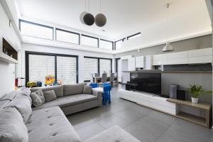 Exlkuzív megjelenésű családi ház eladó, lakópakri szép környezetben, Szombathelyen