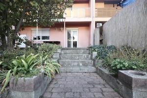 Szombathely, Kámon városrész, sorház jellegű családi ház eladó, garázzsal, saját kerttel