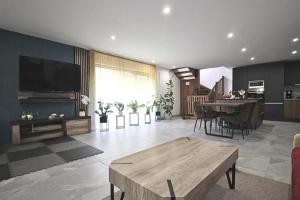 Kőszegen, modern belsővel, paronámás kitekintéssel, családi ház eladó