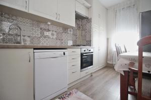 Stromfeld lakótelepen, 61m2-es, erkélyes ,nappali + 2 szobás lakás eladó!