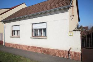 Eladó felújításra váró családi ház, melléképületekkel, nagy telekkel