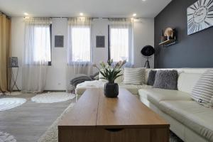 Prémium minőségű, nappali + 4 szobás családi ház eladó Náraiban!